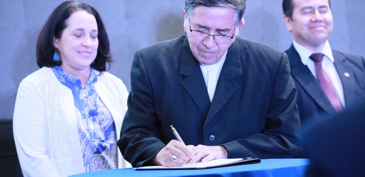 PROYECTOS USAID-UNICAES: LOGROS PARA LA EDUCACIÓN SUPERIOR Y LA INDUSTRIA EN EL SALVADOR