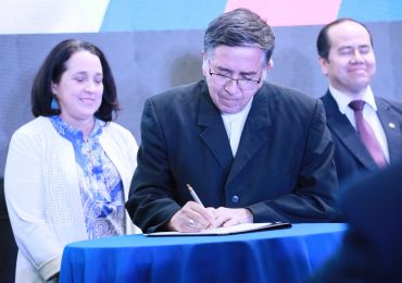 PROYECTOS USAID-UNICAES: LOGROS PARA LA EDUCACIÓN SUPERIOR Y LA INDUSTRIA EN EL SALVADOR