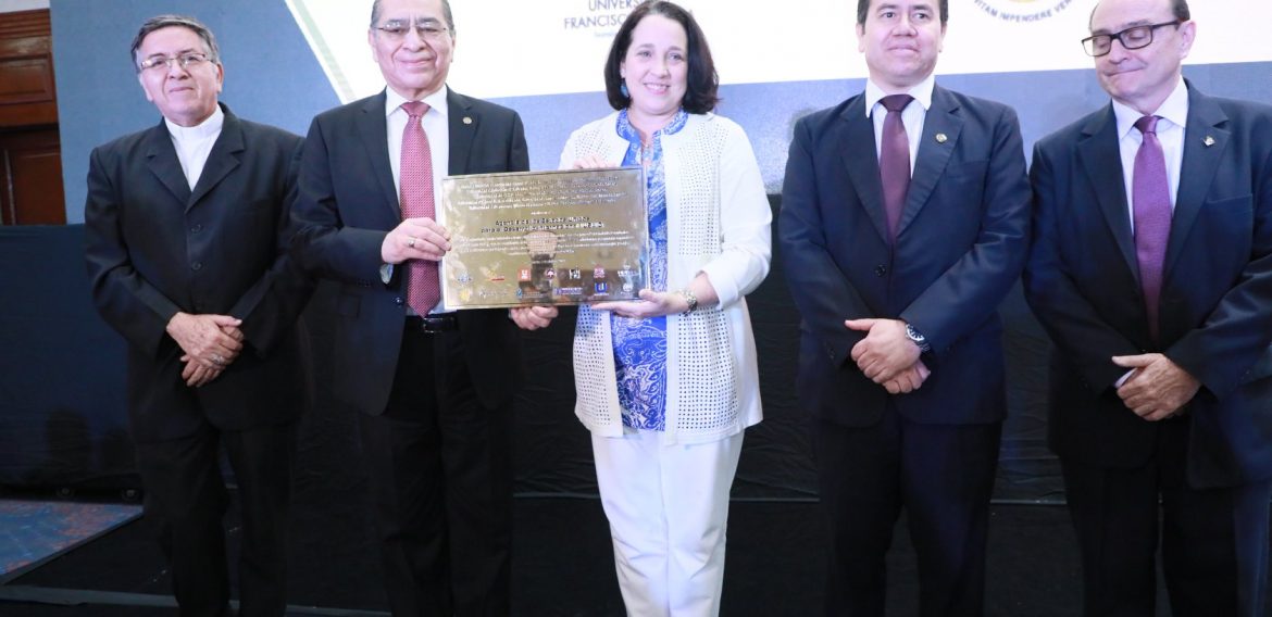 PROYECTOS USAID-UNICAES: LOGROS PARA LA EDUCACIÓN SUPERIOR Y LA INDUSTRIA EN EL SALVADOR