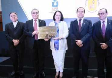 PROYECTOS USAID-UNICAES: LOGROS PARA LA EDUCACIÓN SUPERIOR Y LA INDUSTRIA EN EL SALVADOR