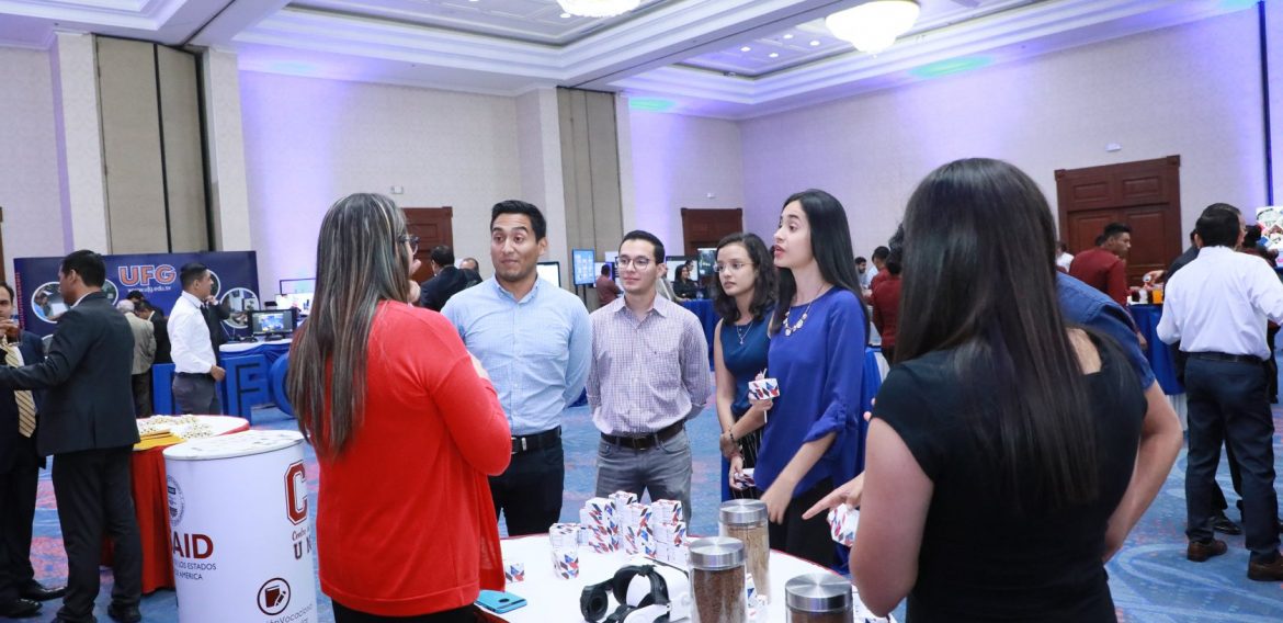 PROYECTOS USAID-UNICAES: LOGROS PARA LA EDUCACIÓN SUPERIOR Y LA INDUSTRIA EN EL SALVADOR