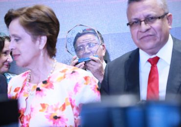 PROYECTOS USAID-UNICAES: LOGROS PARA LA EDUCACIÓN SUPERIOR Y LA INDUSTRIA EN EL SALVADOR