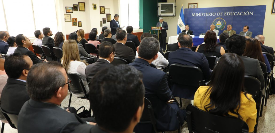UNICAES RECIBE RECONOCIMIENTO A LA CALIDAD ACADÉMICA