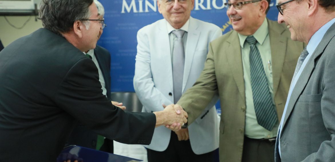 UNICAES RECIBE RECONOCIMIENTO A LA CALIDAD ACADÉMICA