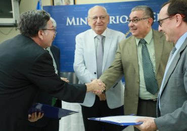 UNICAES RECIBE RECONOCIMIENTO A LA CALIDAD ACADÉMICA