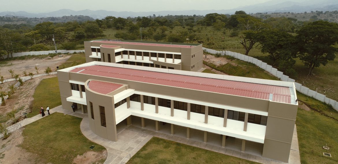 UNICAES INAUGURA EL CENTRO REGIONAL DE METAPÁN