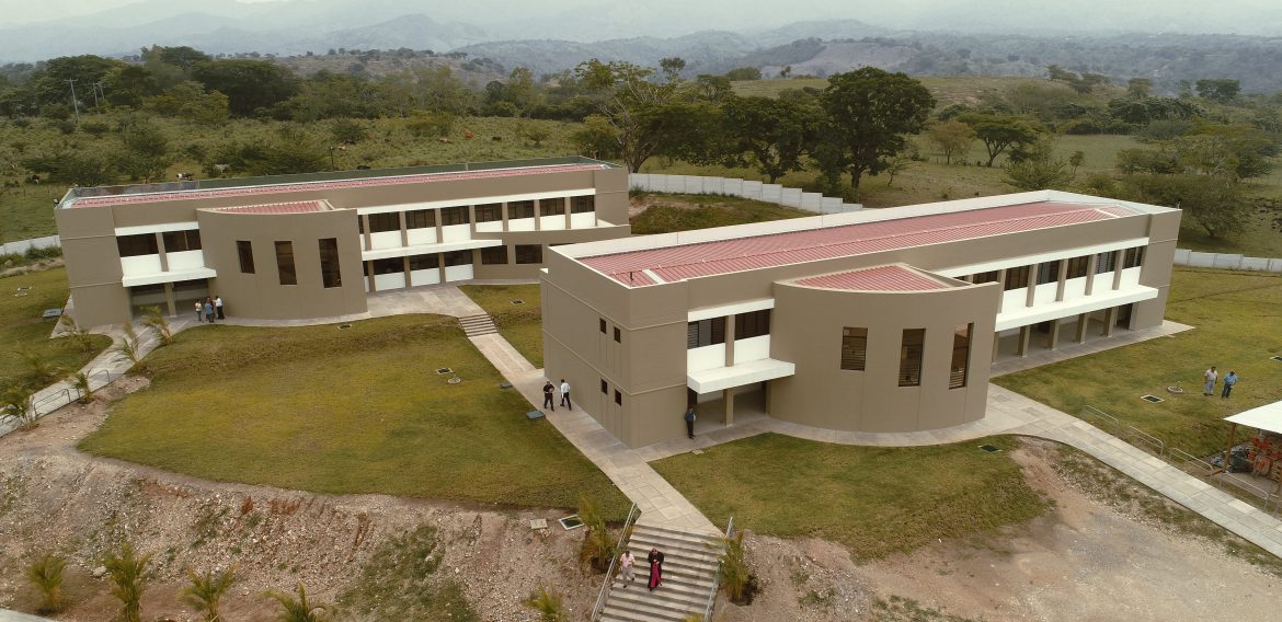 UNICAES INAUGURA EL CENTRO REGIONAL DE METAPÁN