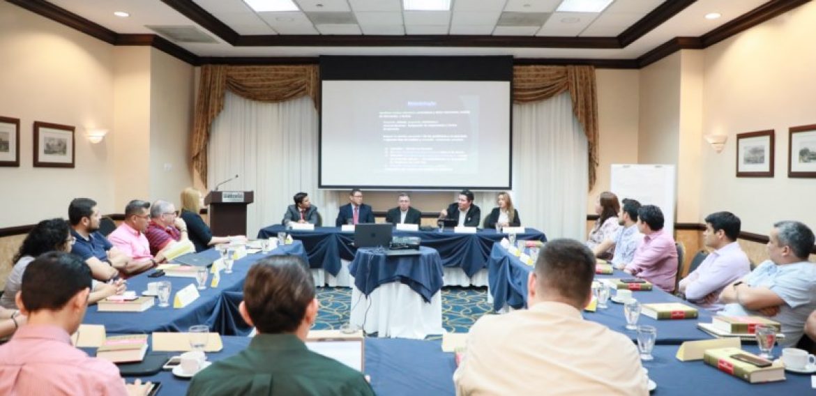 UNICAES IMPARTE EL PRIMER POSGRADO EN MICROECONOMÍA DE LA COMPETITIVIDAD, EN EL SALVADOR