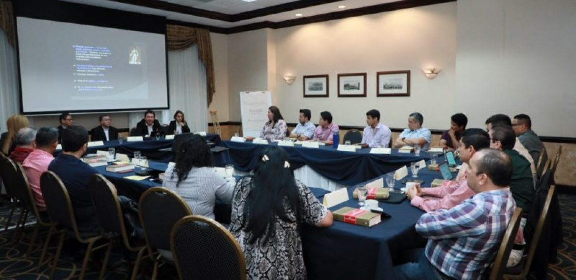 UNICAES IMPARTE EL PRIMER POSGRADO EN MICROECONOMÍA DE LA COMPETITIVIDAD, EN EL SALVADOR