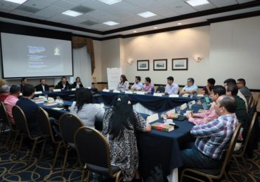 UNICAES IMPARTE EL PRIMER POSGRADO EN MICROECONOMÍA DE LA COMPETITIVIDAD, EN EL SALVADOR