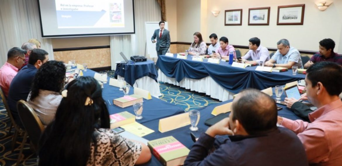 UNICAES IMPARTE EL PRIMER POSGRADO EN MICROECONOMÍA DE LA COMPETITIVIDAD, EN EL SALVADOR