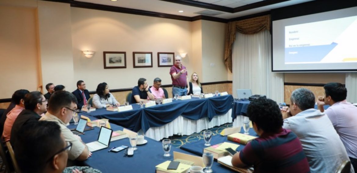 UNICAES IMPARTE EL PRIMER POSGRADO EN MICROECONOMÍA DE LA COMPETITIVIDAD, EN EL SALVADOR