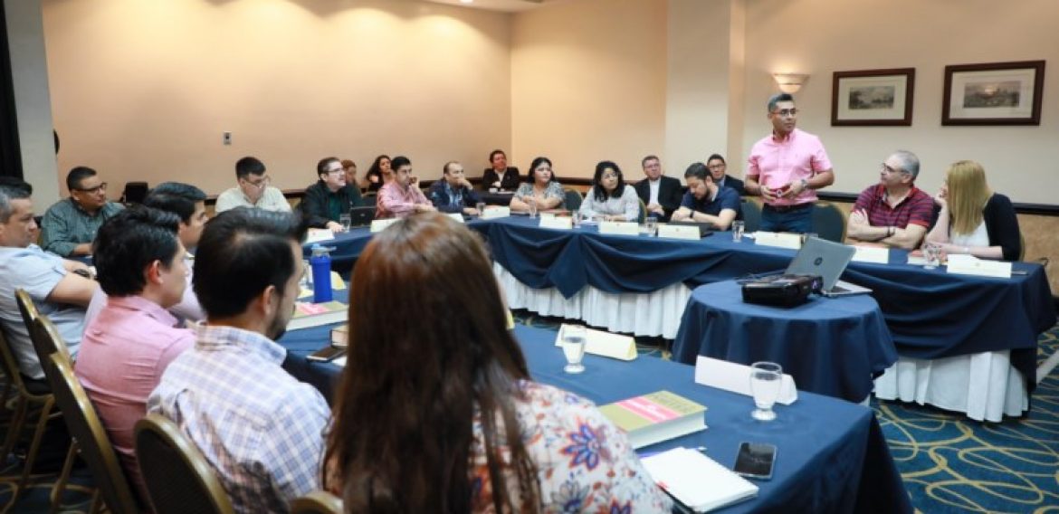 UNICAES IMPARTE EL PRIMER POSGRADO EN MICROECONOMÍA DE LA COMPETITIVIDAD, EN EL SALVADOR
