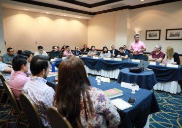 UNICAES IMPARTE EL PRIMER POSGRADO EN MICROECONOMÍA DE LA COMPETITIVIDAD, EN EL SALVADOR