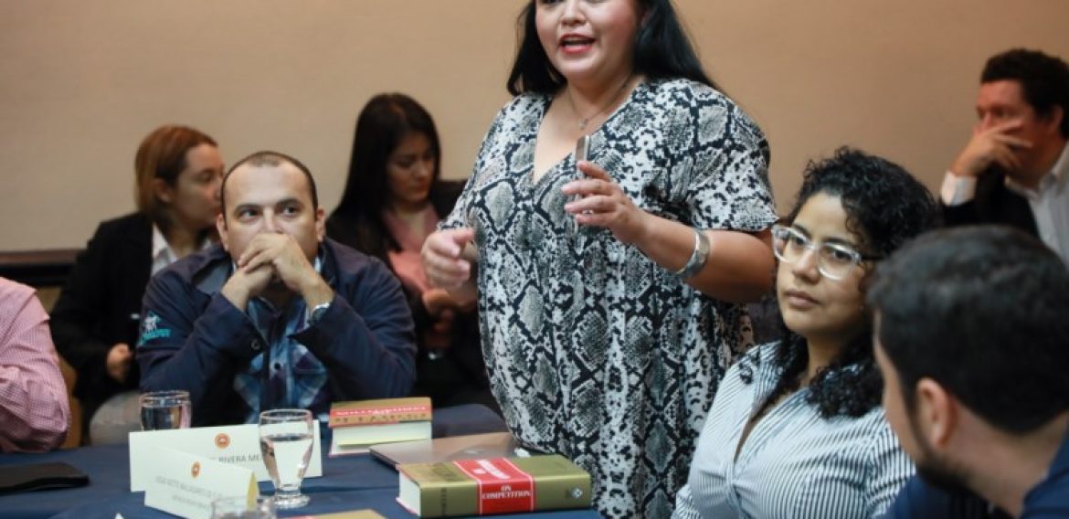 UNICAES IMPARTE EL PRIMER POSGRADO EN MICROECONOMÍA DE LA COMPETITIVIDAD, EN EL SALVADOR