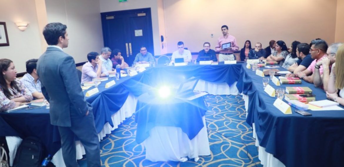 UNICAES IMPARTE EL PRIMER POSGRADO EN MICROECONOMÍA DE LA COMPETITIVIDAD, EN EL SALVADOR