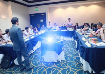 UNICAES IMPARTE EL PRIMER POSGRADO EN MICROECONOMÍA DE LA COMPETITIVIDAD, EN EL SALVADOR