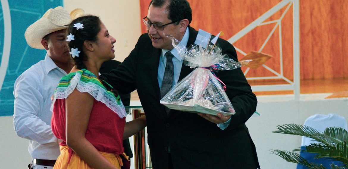 EMBAJADORES DE PANAMÁ Y COLOMBIA FORTALECEN VÍNCULOS DE COOPERACIÓN CON UNICAES CRI