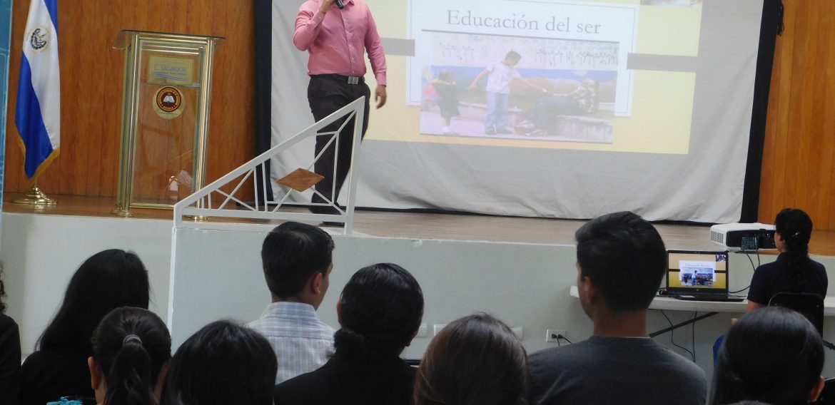 UNICAES CRI CELEBRA II FERIA DEL LIBRO CON CONCURSO DE CUENTOS