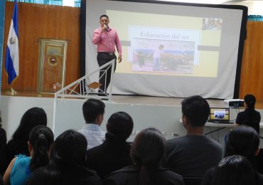 UNICAES CRI CELEBRA II FERIA DEL LIBRO CON CONCURSO DE CUENTOS
