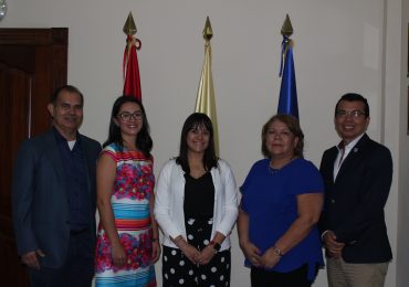 UNICAES ENTREGA FONDO ECONÓMICO PARA APOYAR A ESTUDIANTES DE INTERCAMBIO EN ESTADOS UNIDOS
