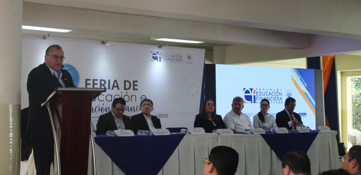 UNICAES, sede del conocimiento financiero en el occidente del país