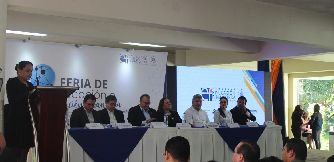UNICAES, sede del conocimiento financiero en el occidente del país