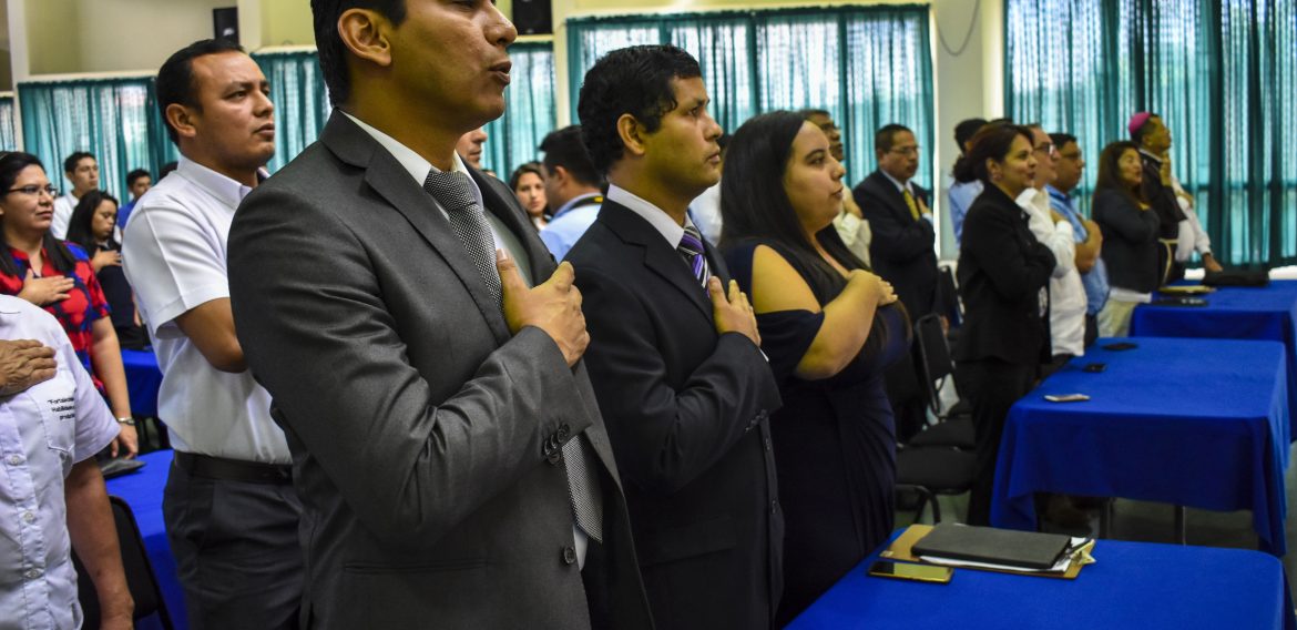 ESTUDIANTES DE UNICAES ILOBASCO RECIBEN BECAS DE ESTUDIO PARA CARRERAS TÉCNICAS