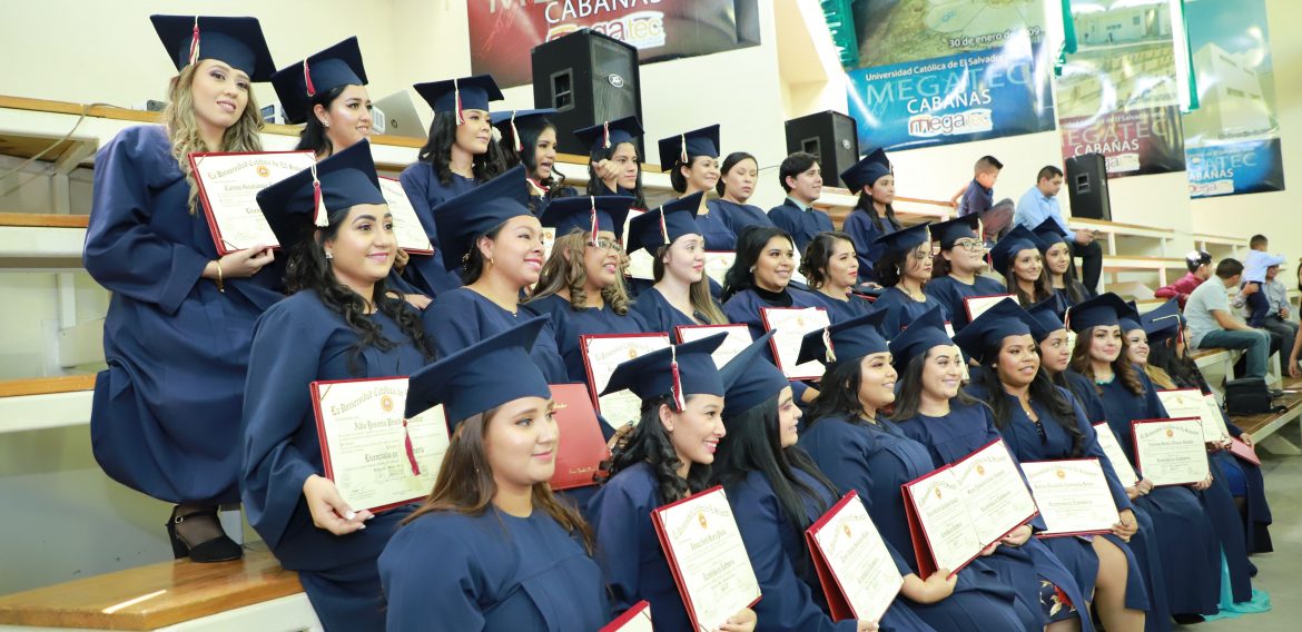CENTRO REGIONAL DE UNICAES ILOBASCO CELEBRA XVIII PROMOCIÓN DE PROFESIONALES