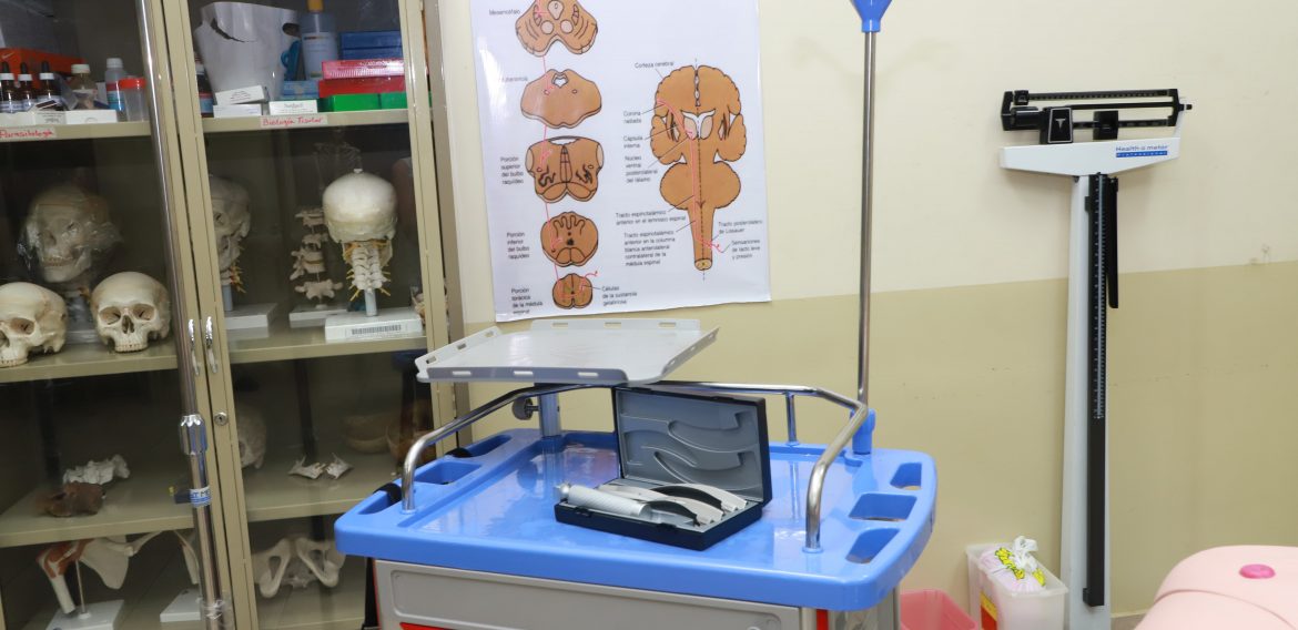 FACULTAD DE CIENCIAS DE LA SALUD ADQUIERE NUEVO EQUIPO PARA PRÁCTICAS EN MEDICINA