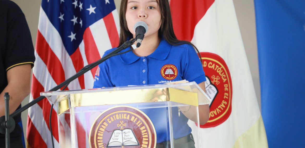 UNICAES Y EMBAJADA DE LOS ESTADOS UNIDOS GRADÚAN A JÓVENES Y MUJERES EMPRENDEDORAS