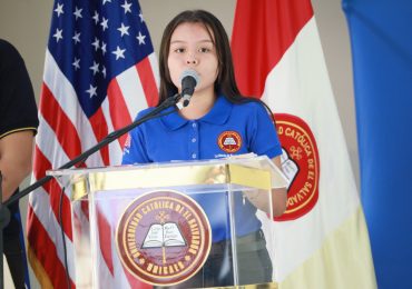 UNICAES Y EMBAJADA DE LOS ESTADOS UNIDOS GRADÚAN A JÓVENES Y MUJERES EMPRENDEDORAS
