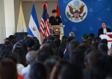 UNICAES Y EMBAJADA DE LOS ESTADOS UNIDOS GRADÚAN A JÓVENES Y MUJERES EMPRENDEDORAS