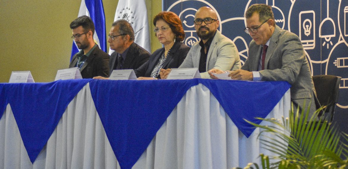 UNICAES-CRI PARTICIPA DEL FORO DE INVESTIGACIONES PARA INSTITUCIONES BAJO EL MODELO MEGATEC