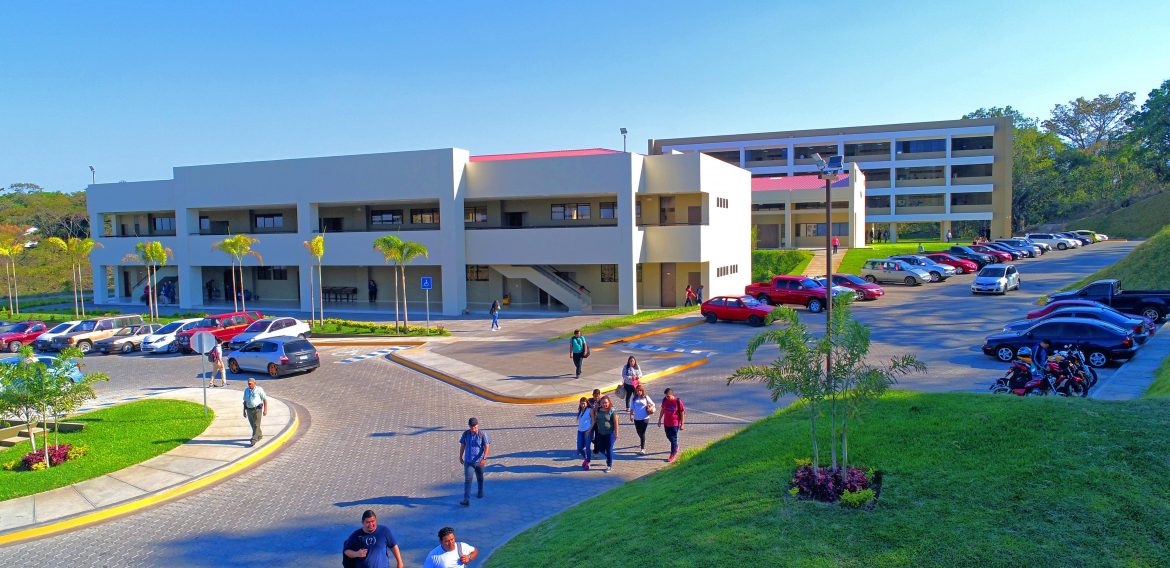 Acreditación UNICAES, un compromiso con la educación en El Salvador