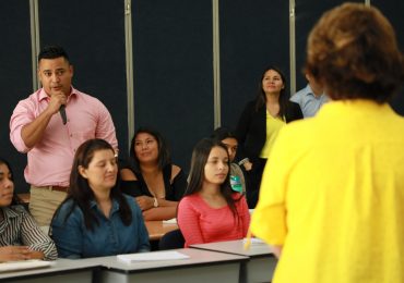 Visita a UNICAES de la Sra. Alina Johnson, esposa del embajador de los EEUU en ESA