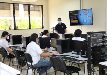 ESTUDIANTES UNICAES DESTACAN A NIVEL NACIONAL EN COMPETENCIA DE AMAZON
