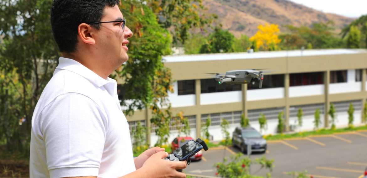 UN DRONE Y UNA CÁMARA PARA DAR ESPERANZA