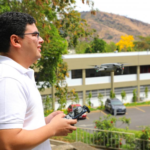 UN DRONE Y UNA CÁMARA PARA DAR ESPERANZA