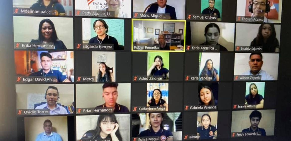 Séptima graduación del Programa English Access, en UNICAES
