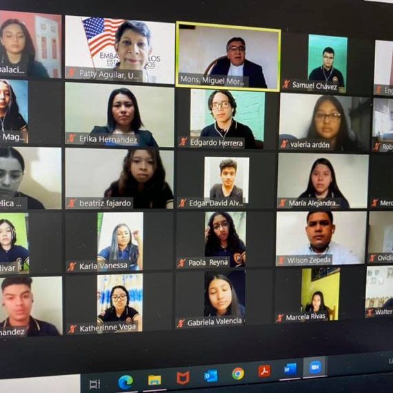 Séptima graduación del Programa English Access, en UNICAES