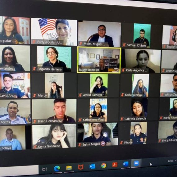 Séptima graduación del Programa English Access, en UNICAES
