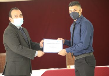 Programa Empresa Centro gradúa a jóvenes en Técnico de Empresas y Mecánica de confección