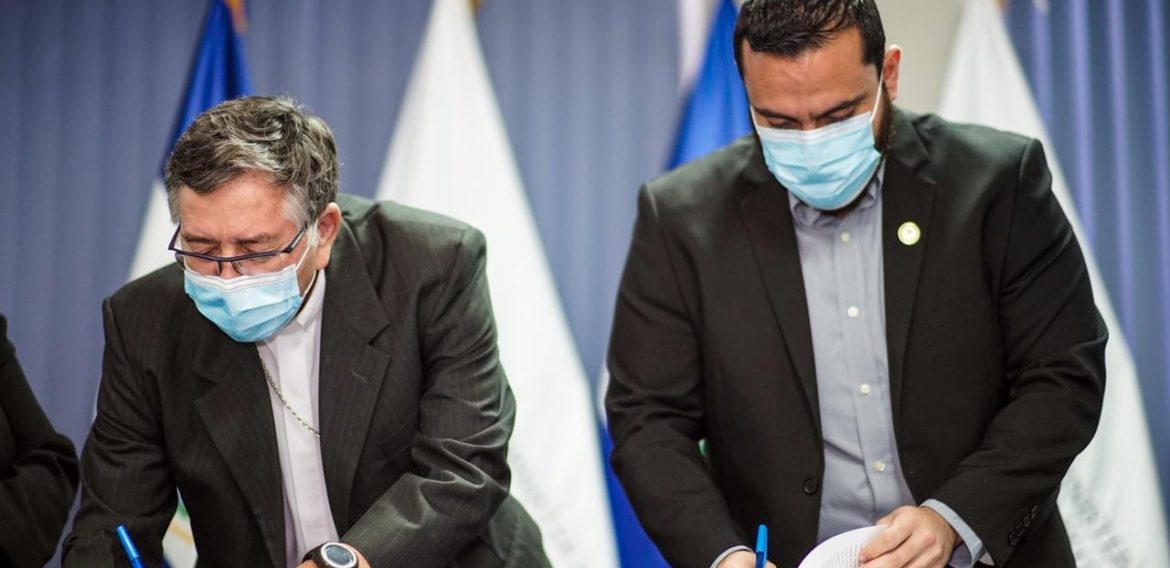 UNICAES SUSCRIBE CONVENIO DE COOPERACIÓN EN EL ÁREA DE SALUD