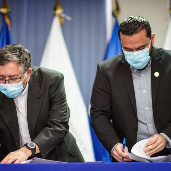 UNICAES SUSCRIBE CONVENIO DE COOPERACIÓN EN EL ÁREA DE SALUD