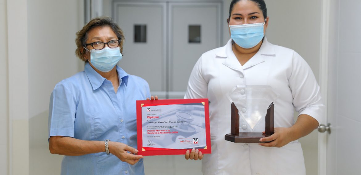 PROFESIONAL DE ENFERMERÍA DE UNICAES RECIBE GALARDÓN DE EXCELENCIA ACADÉMICA