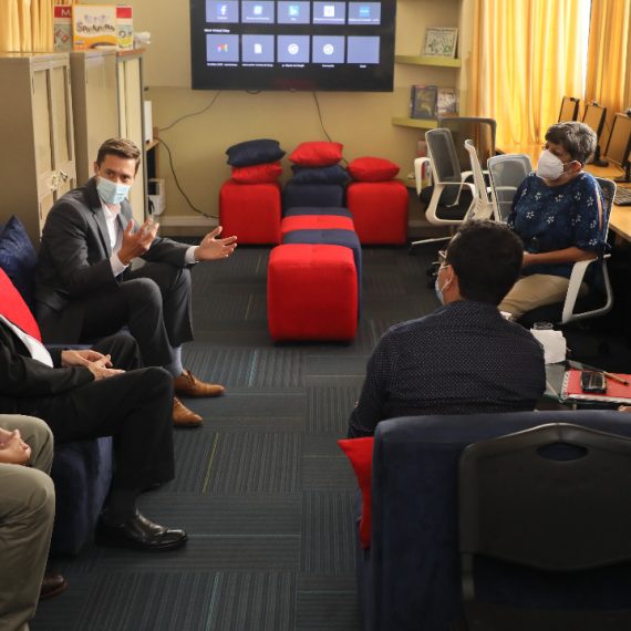 UNICAES RENUEVA CONVENIO CON OFICINA DE AMERICAN SPACES, DE LA EMBAJADA DE LOS ESTADOS UNIDOS