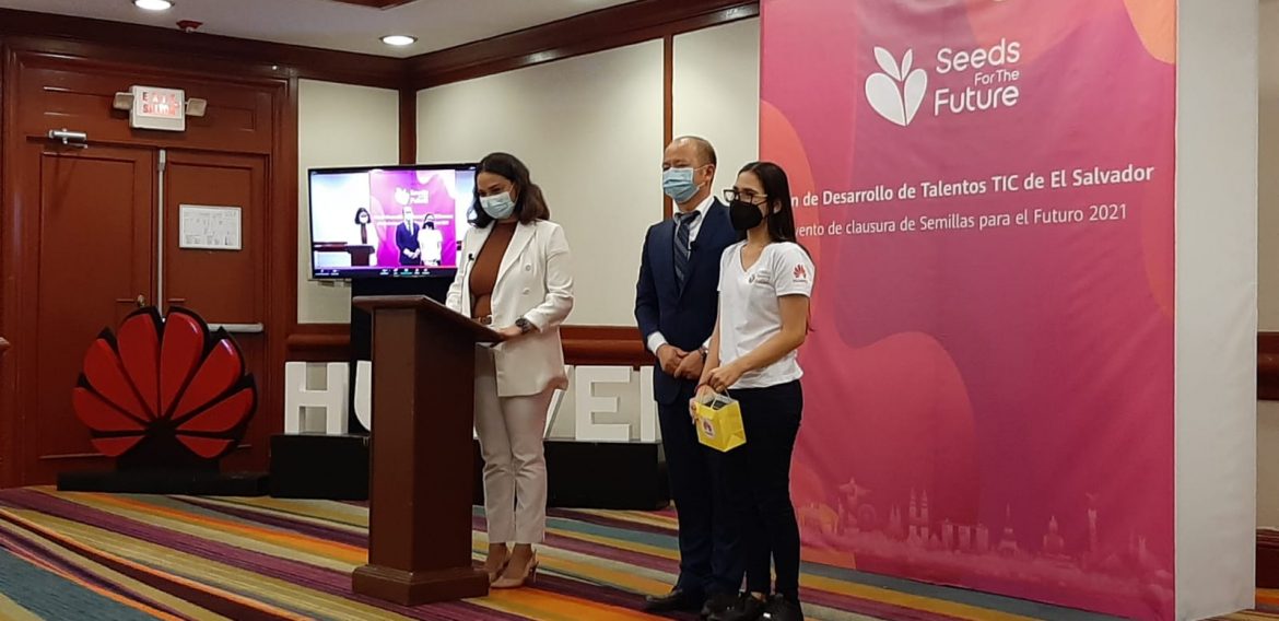 MARÍA FERNANDA, EL MEJOR PROMEDIO EN LA HISTORIA DE INGENIERÍA EN TELECOMUNICACIONES Y REDES