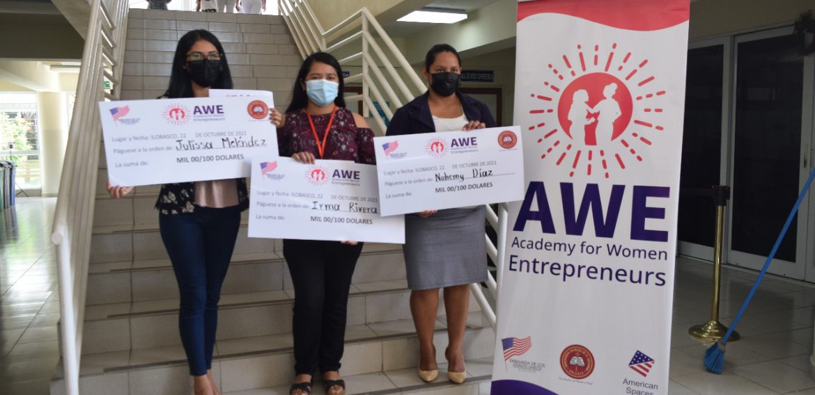 CLAUSURA DE LA ACADEMIA DE MUJERES EMPRENDEDORAS EN UNICAES ILOBASCO