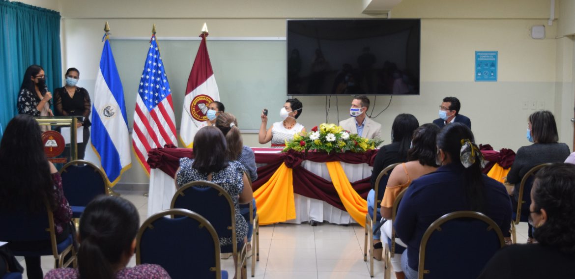CLAUSURA DE LA ACADEMIA DE MUJERES EMPRENDEDORAS EN UNICAES ILOBASCO